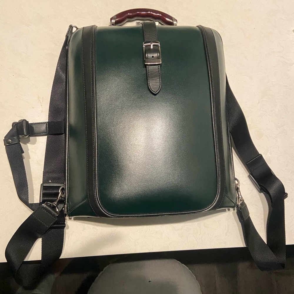 Only used twice and has a little scratch on handle. Is unisex.